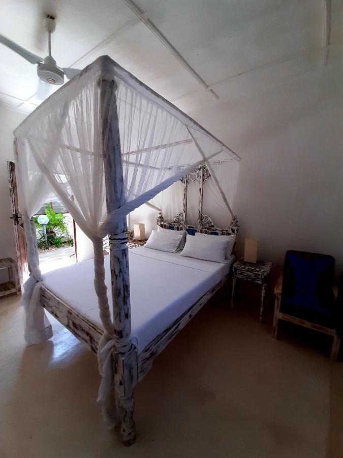 Seawhispers Inn Watamu Exterior photo